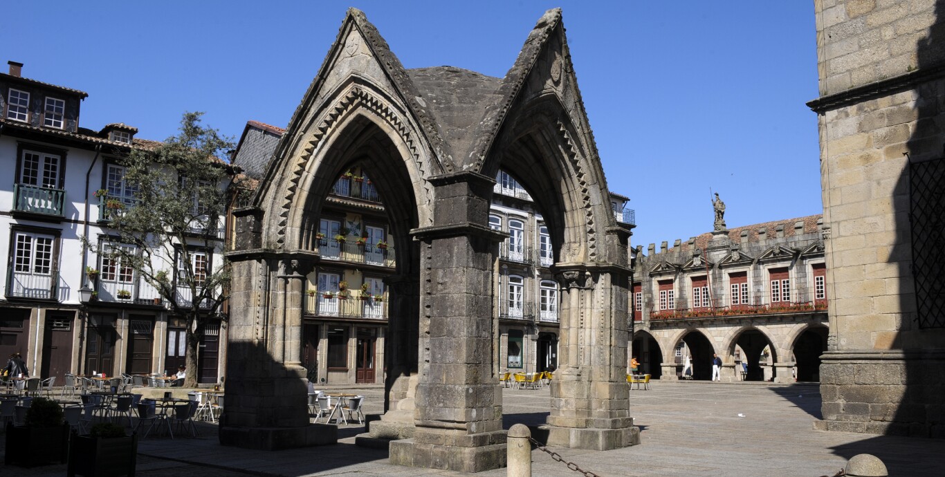 À Descoberta da Praça da Oliveira