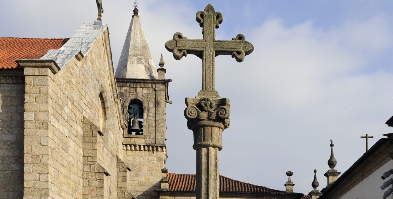 Cruzeiro Fronteiro ao Adro da Igreja de S. Francisco
