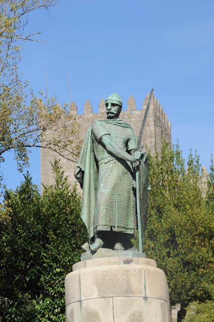 Estátua de D. Afonso Henriques de Soares dos Reis