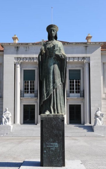 Estátua Mumadona Dias