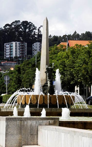 Fonte Centenário da Elevação de Guimarães a Cidade/Estátua da Vitória